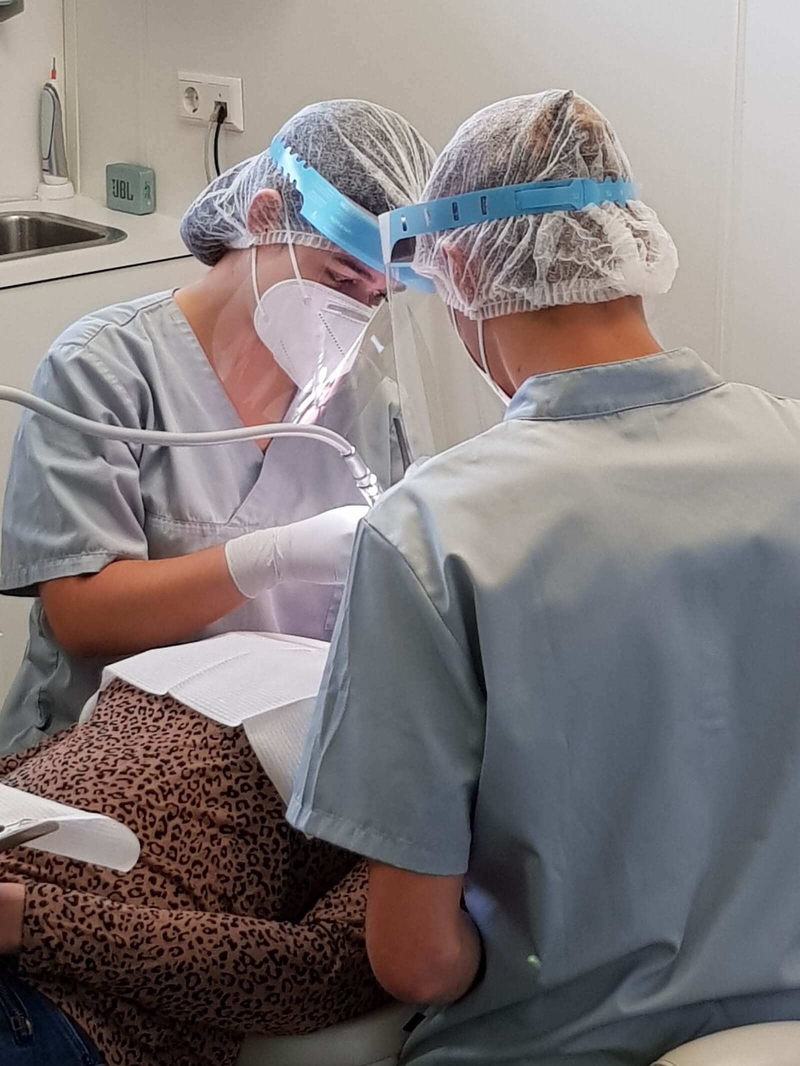 De behandelkamer van de tandarts bij mondhygienist plus tandarts Diemen